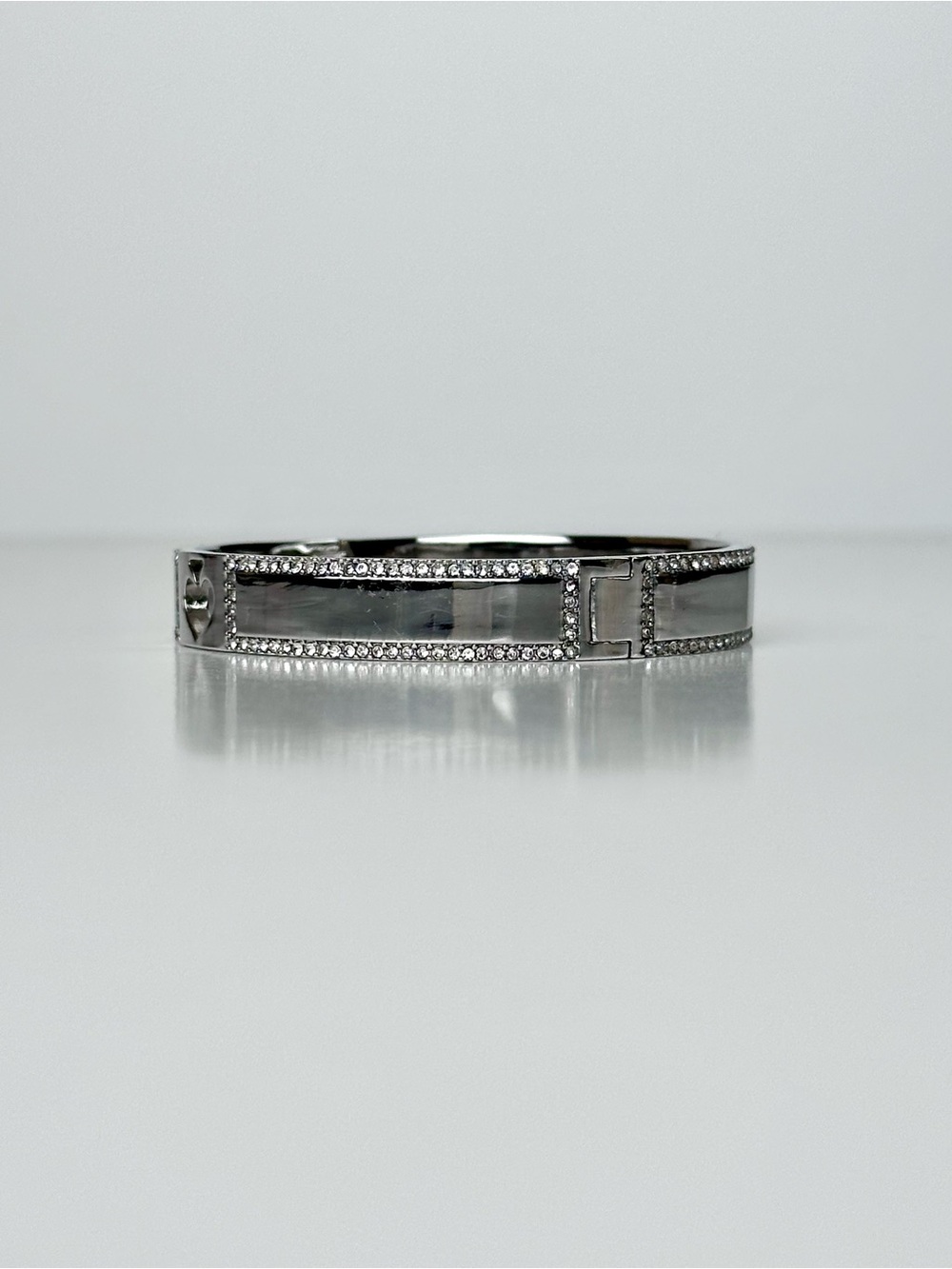 Y2K Kate Spade New York Silver Tone Crystal Spade Hinged Bangle Bracelet - Picture 4 of 12